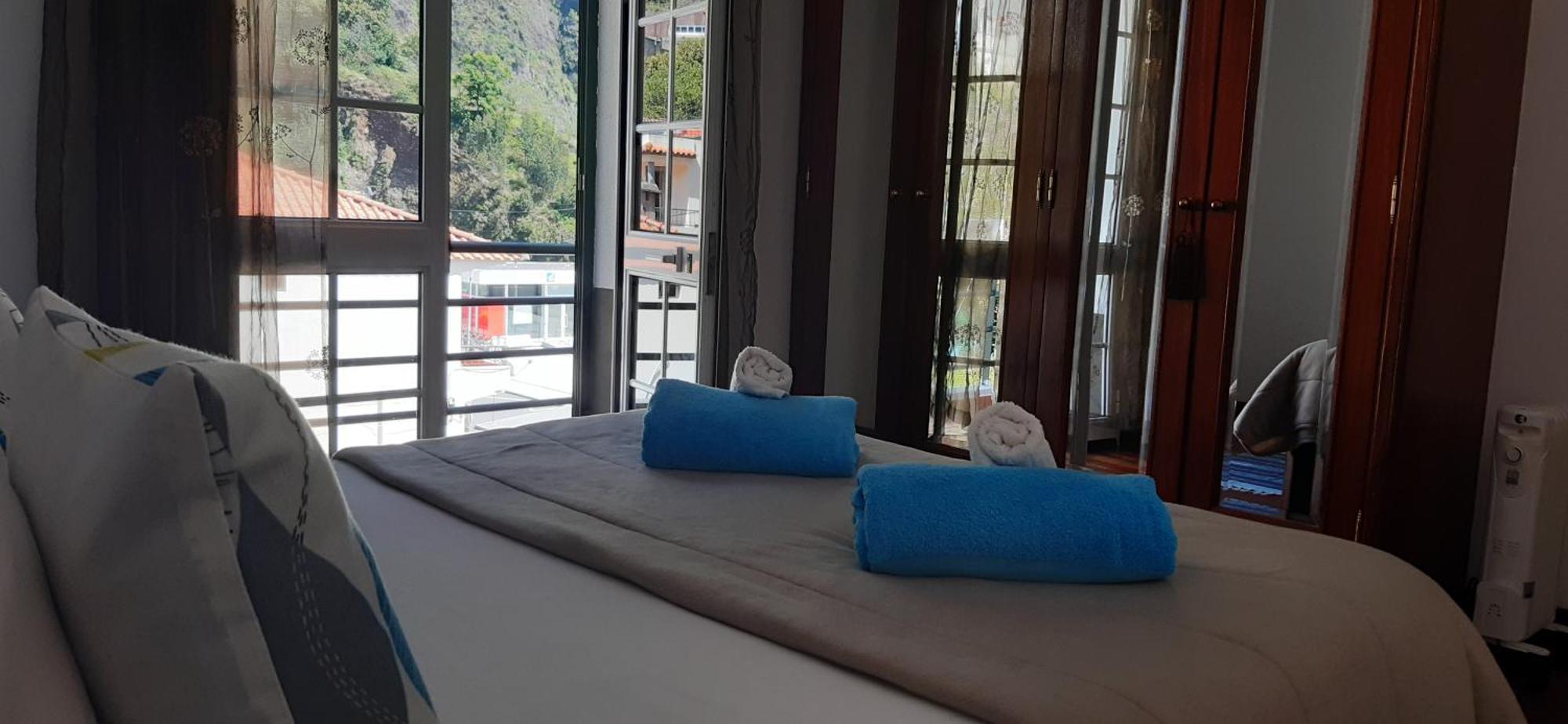 Valley Of Nuns Holiday Apartments Curral Das Freiras Rom bilde